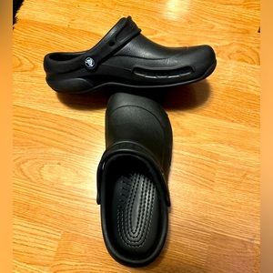 Crocs - SPECIALIST II SLIP RESISTANT WORK CLOG. In Black, size 9